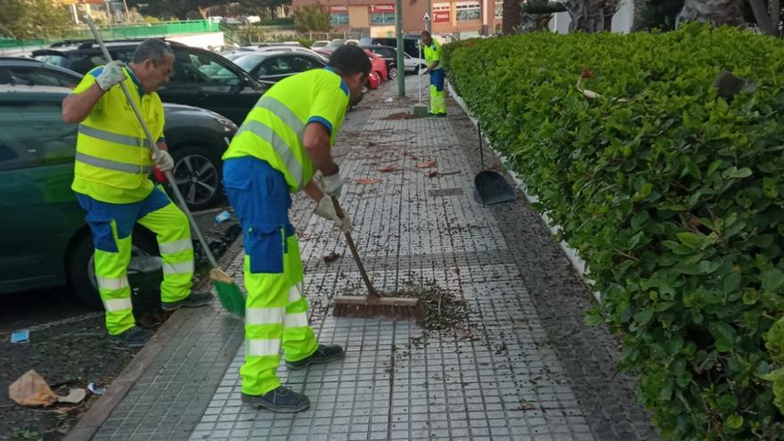 Los servicios municipales de emergencias y limpieza gestionan un centenar de incidencias en Las Palmas de Gran Canaria