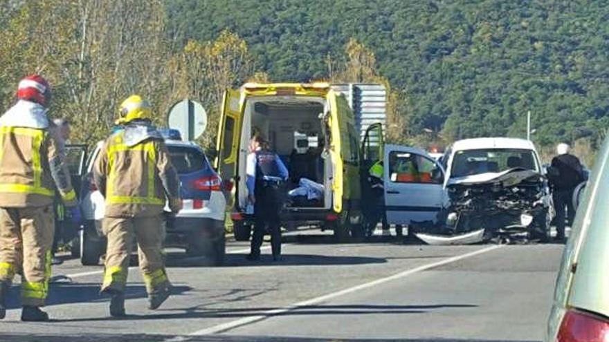 Operatiu de rescat dels accidentats als túnels de Bracons.