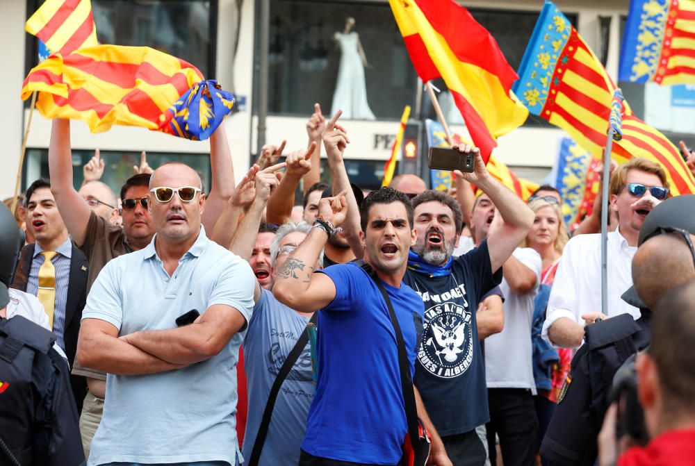 Una protesta ultra revienta la manifestación del Nou d'Octubre en València