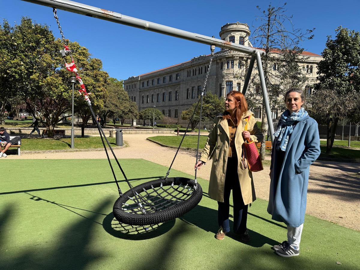 Las concejalas, en uno de los parques
