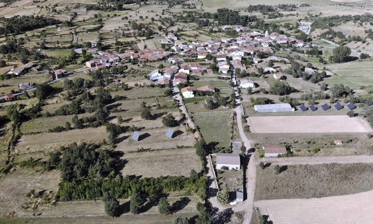 Vista aérea de la localidad de Grisuela de Aliste. | CHANY SEBASTIÁN