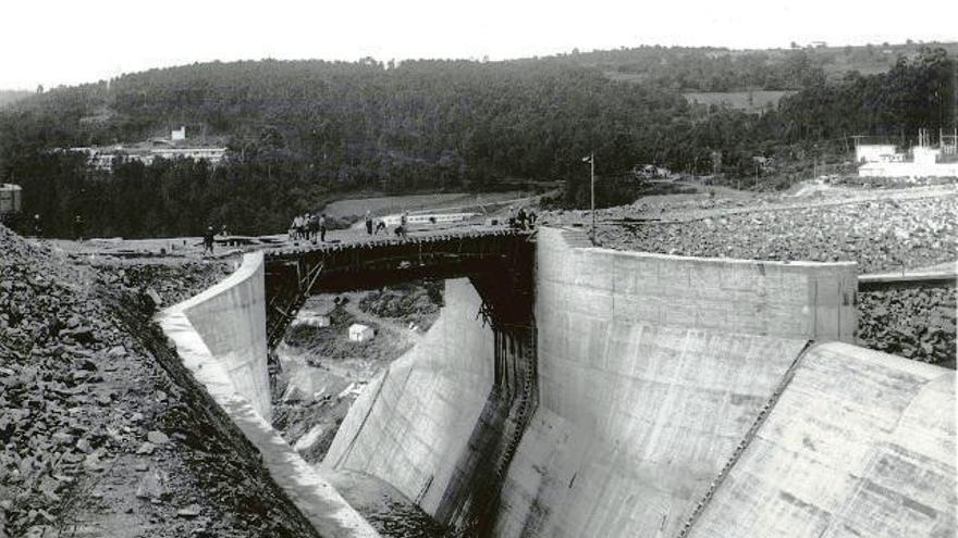 En el año 1962, el Estado concedía a la empresa hidroeléctrica Moncabril el aprovechamiento integral de la cuenca del río Ulla. 