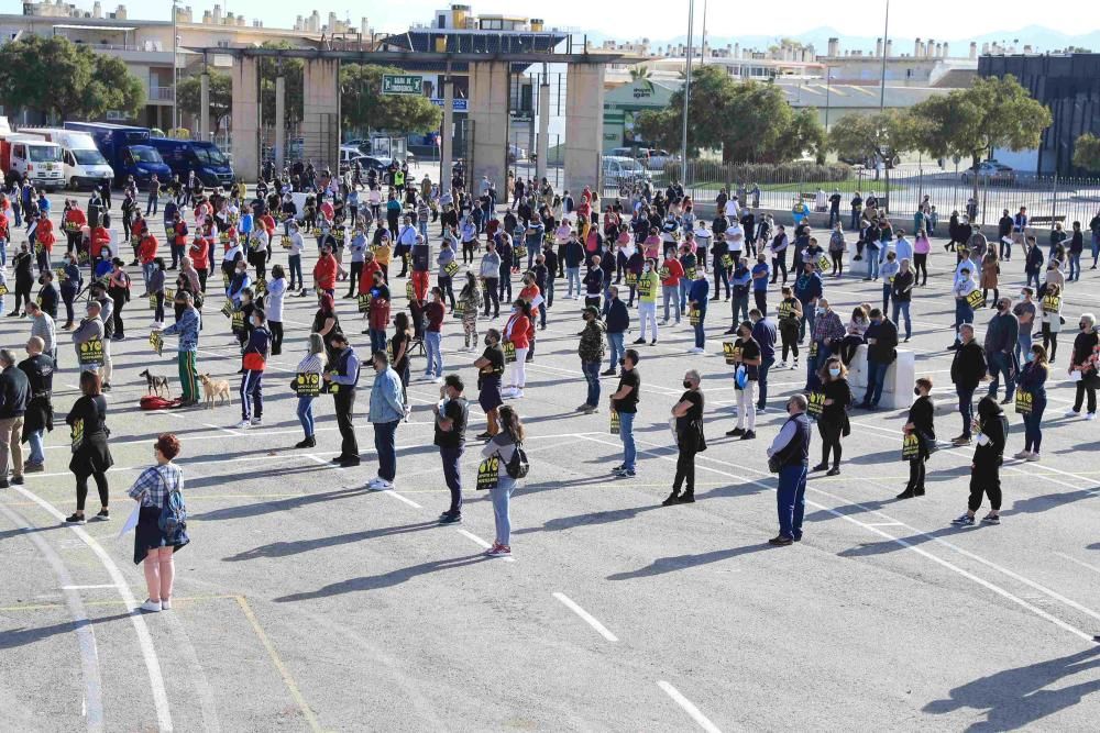 Hosteleros colapsan el centro de Lorca reclamando la apertura de sus negocios