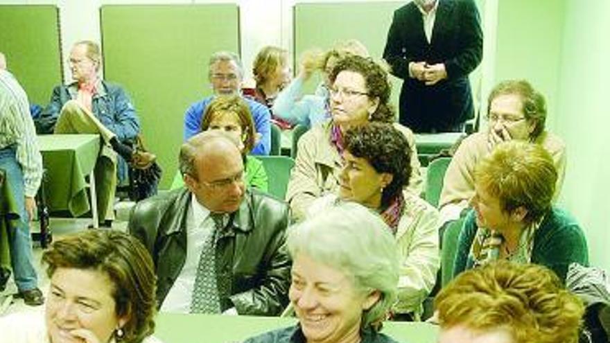Asamblea de médicos de los centros de salud de Oviedo, celebrada anteayer.
