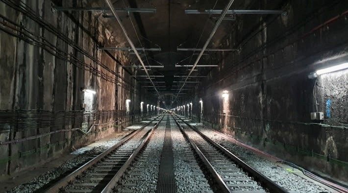 Imagen actual del tramo de túnel entre L'Hospitalet y Almeda donde se llevarán a cabo las obras de mejora