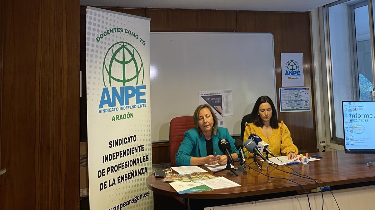 Teresa Hernández, de Anpe Aragón, y Laura Bravo, de Anpe Zaragoza.