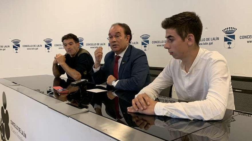 César Reboredo, José Crespo y Avelino Souto comparecieron ayer en el consistorio.