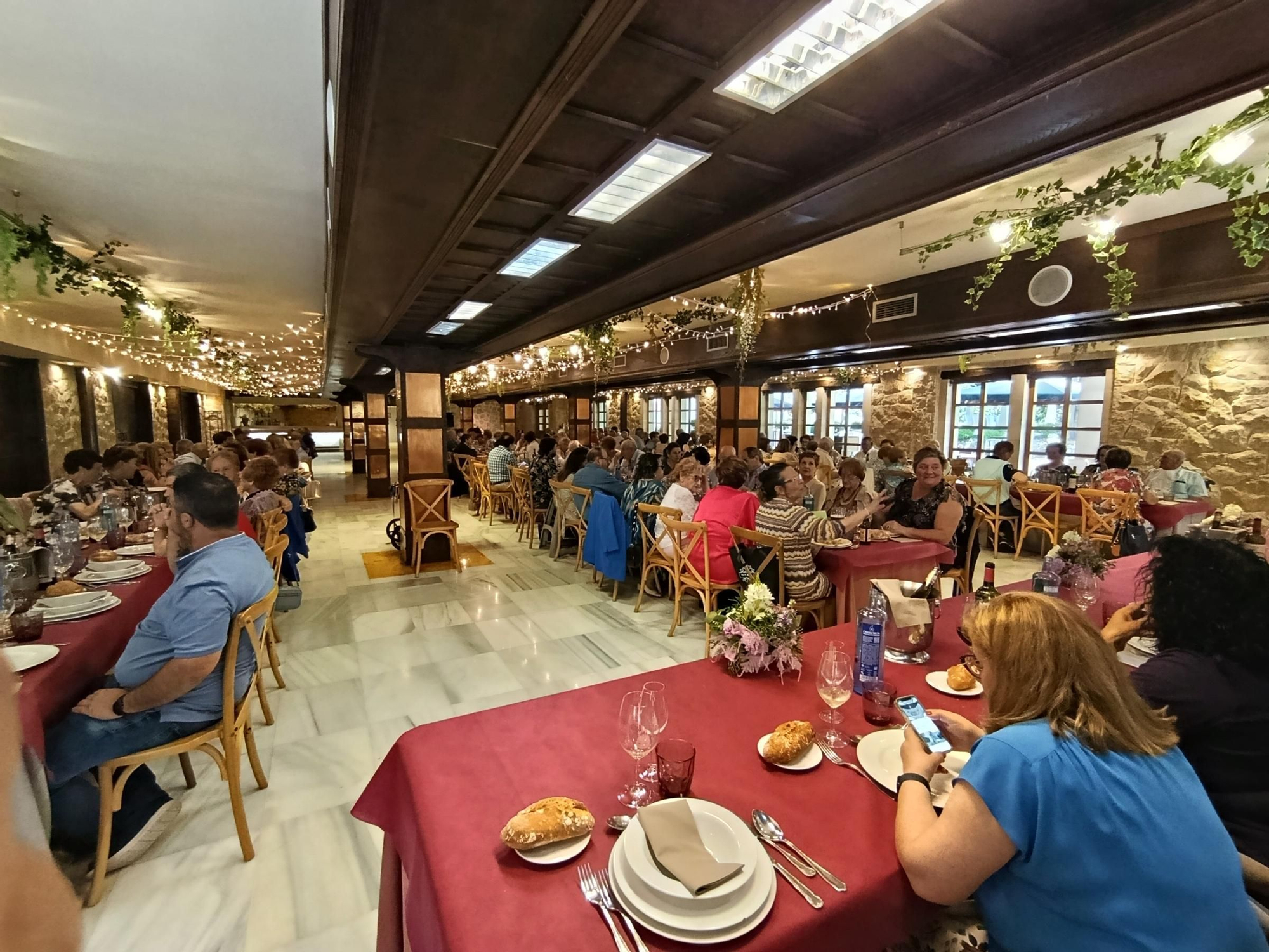 El Hogar del Pensionista El Carmín homenajea a sus mayores