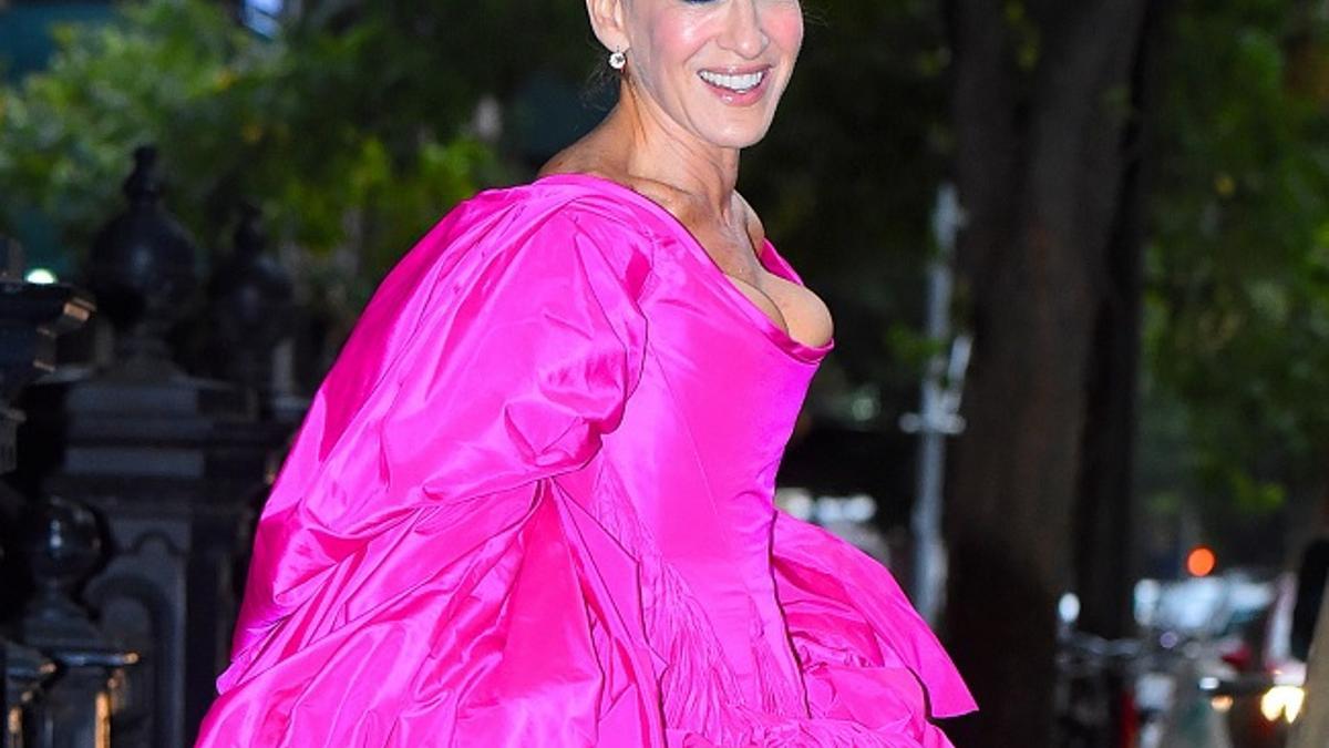Sarah Jessica Parker con maxivestido rosa de Zac Posen