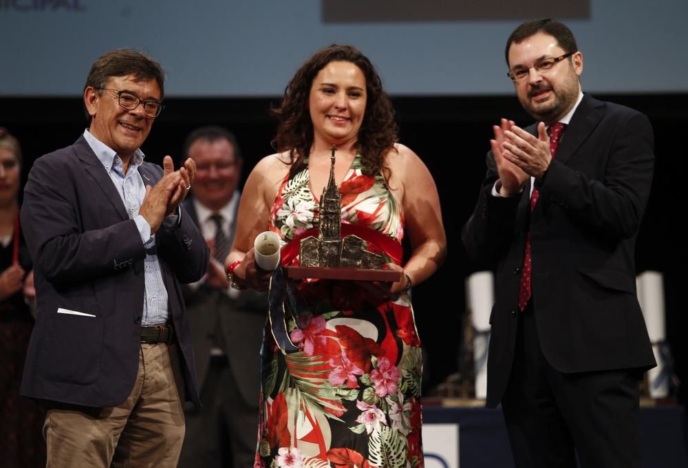 Ceremonia de entrega de los premios del XXIV concurso y muestra del Folclore Ciudad de Oviedo