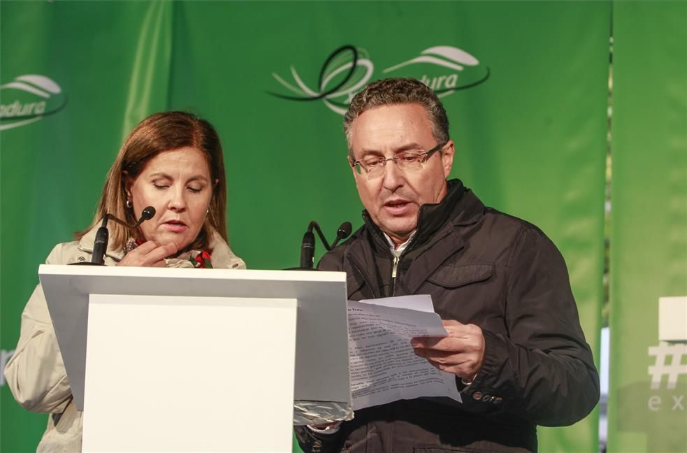 La manifestación por un tren digno para Extremadura en imágenes