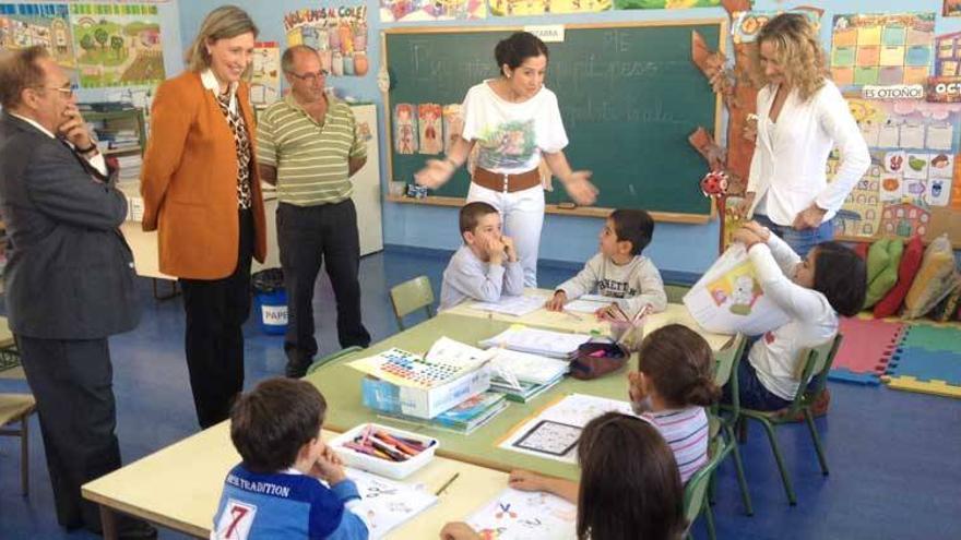 La consejera defiende que la escuela rural &quot;es intocable&quot; en Extremadura