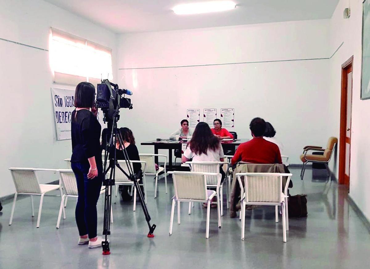 María José Barrera y Ariadna Riley durante su convocatoria ante los medios. / El Correo