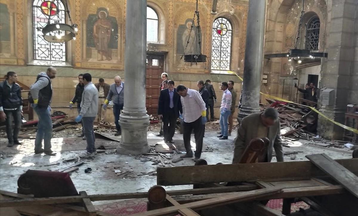 jjubierre36588036 egyptian security forces examine the scene inside st  mark c161211124432