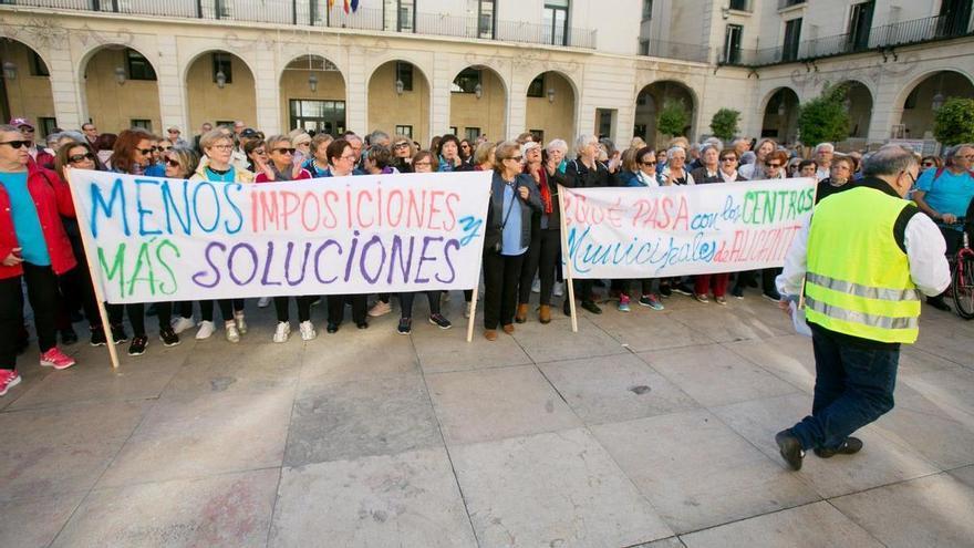 Los mayores vuelven a la carga: nueva protesta contra el bipartito de Barcala