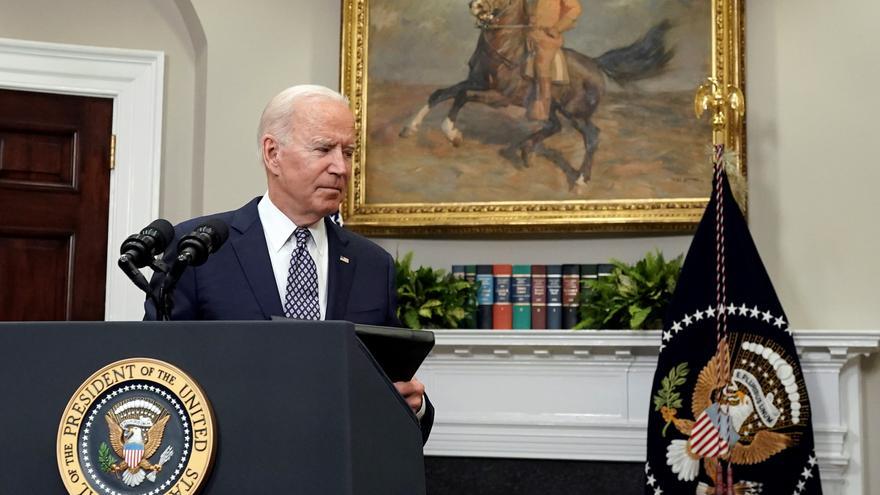 La caòtica sortida d&#039;Afganistan passa factura a la imatge de Biden