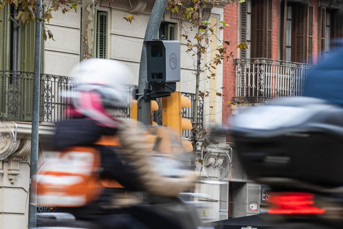 Multa de trànsit surrealista a Barcelona: a punt de l’embargament després d’entregar el cotxe al taller de desballestament Multa de trànsit surrealista a Barcelona: a punt de l’embargament després d’entregar el cotxe al taller de desballestament