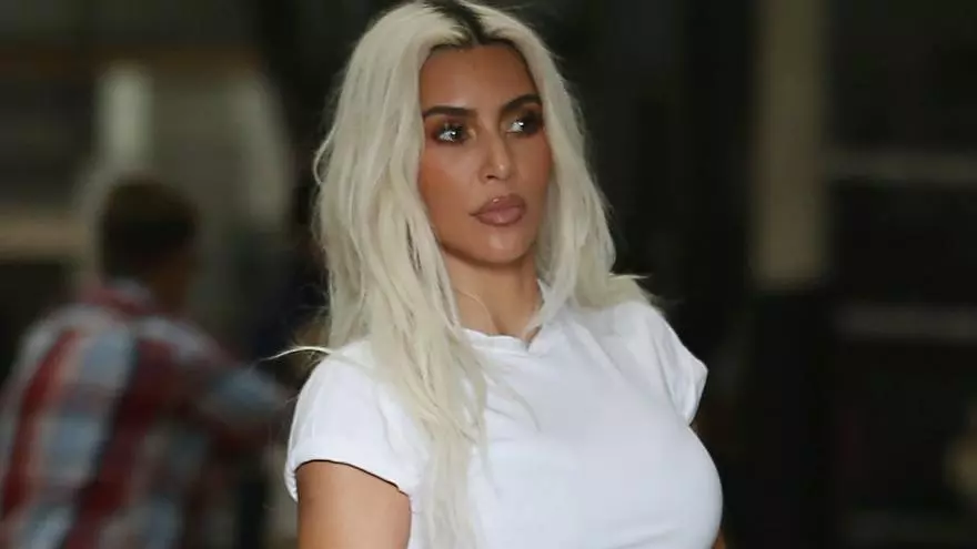 Kim Kardashian no aprende y se viste de otra famosa: Janet Jackson