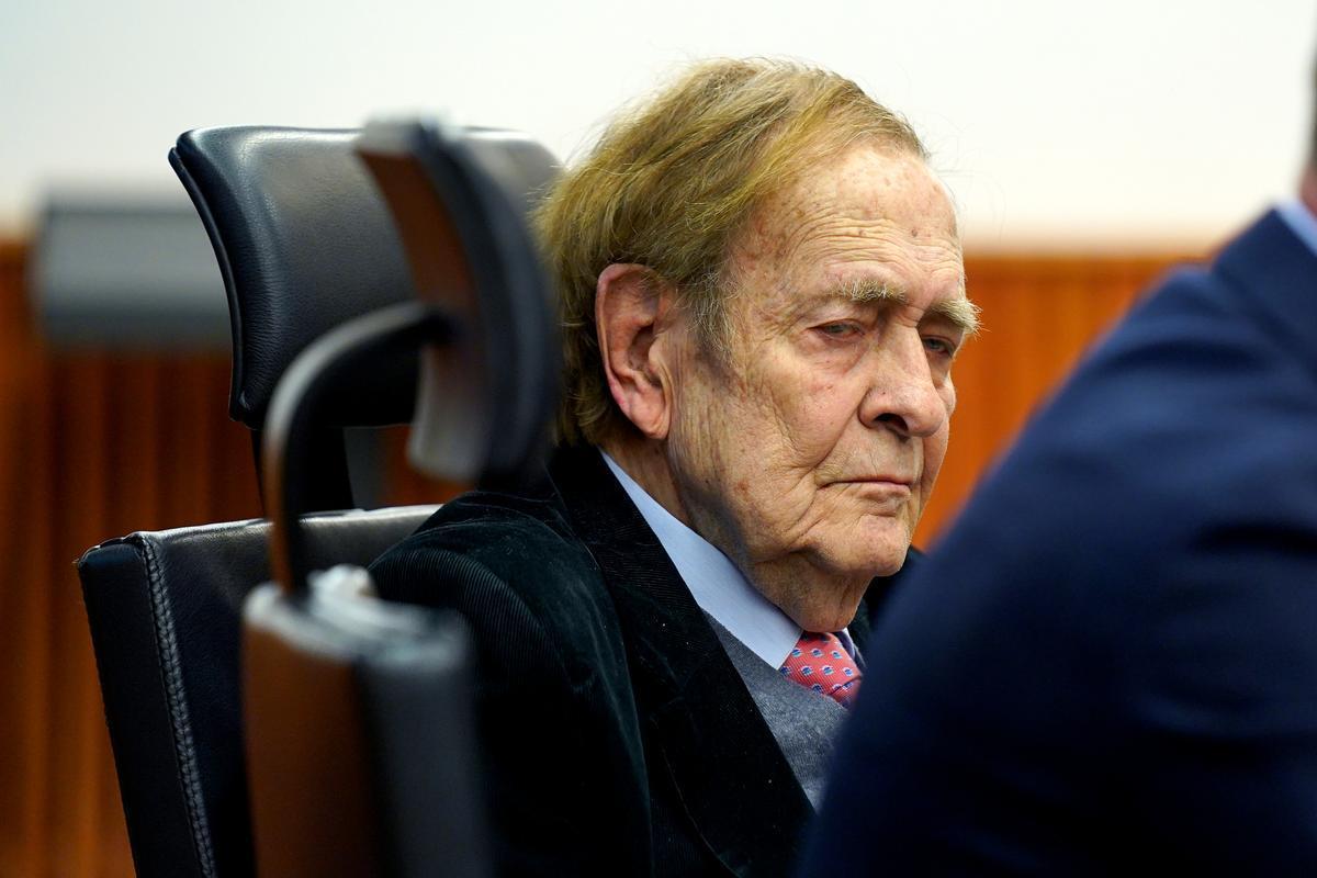 Ramón Tamames durante la rueda de prensa para presentar la moción de censura.