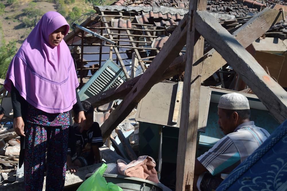 Suben a 131 los muertos por el terremoto en Indonesia