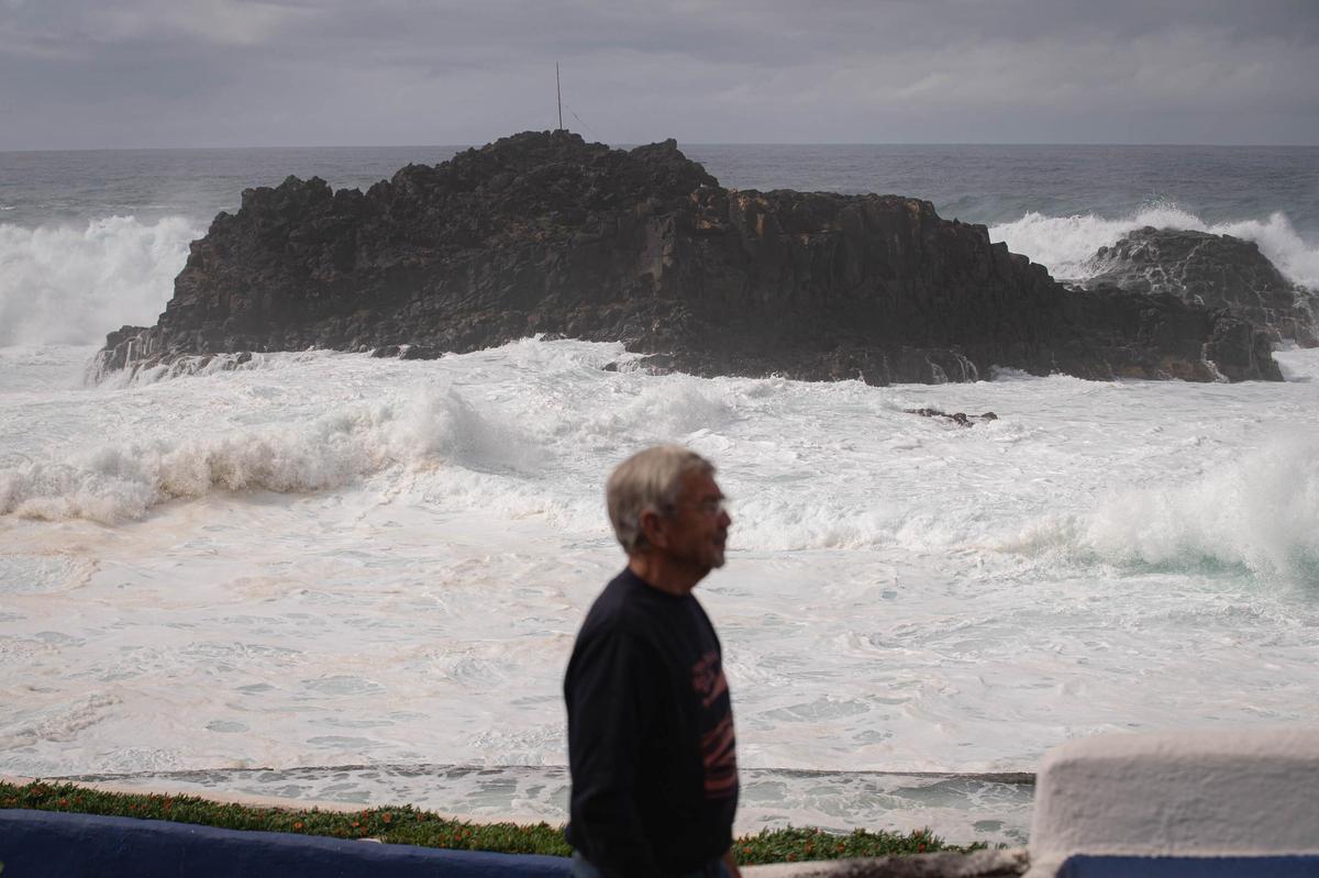 Fuerte oleaje en la costa de Tacoronte
