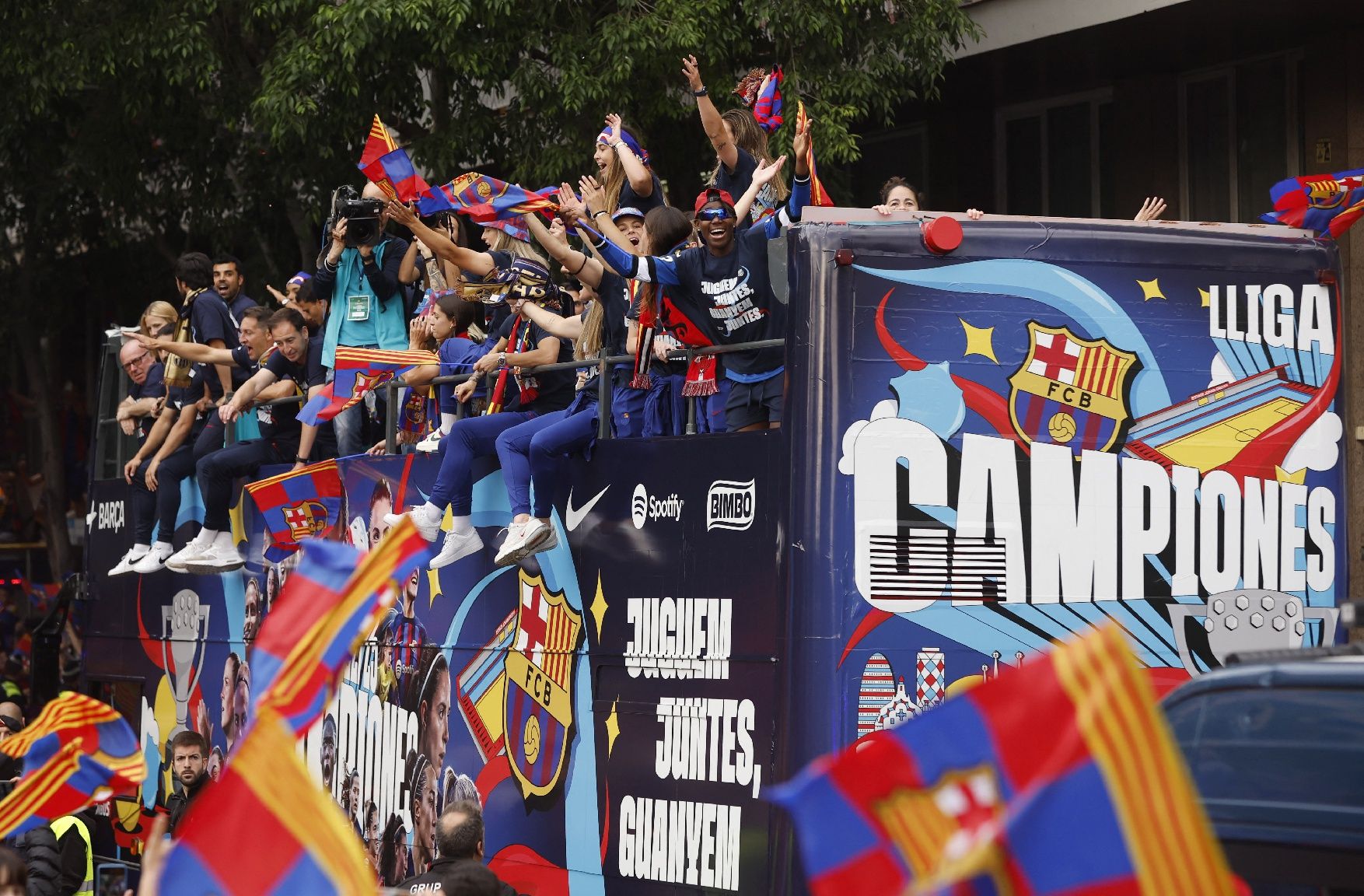 La rua de campions del Barça, en imatges