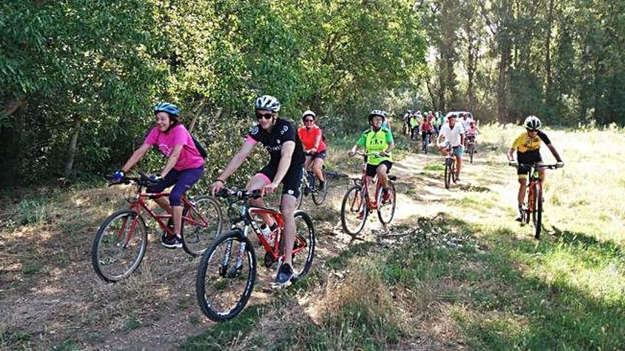 San Cristóbal de Entreviñas se monta en bicicleta en la XV Marcha Ciclista