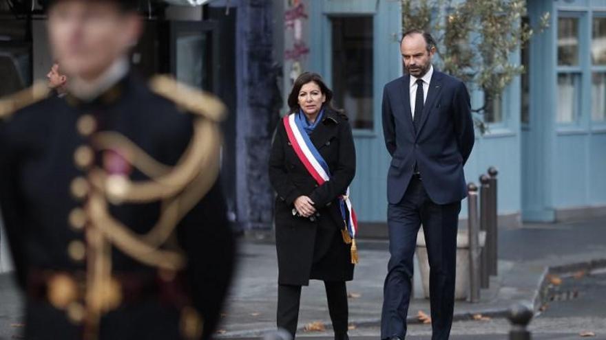 Francia homenajea a las víctimas de los atentados del 13-N