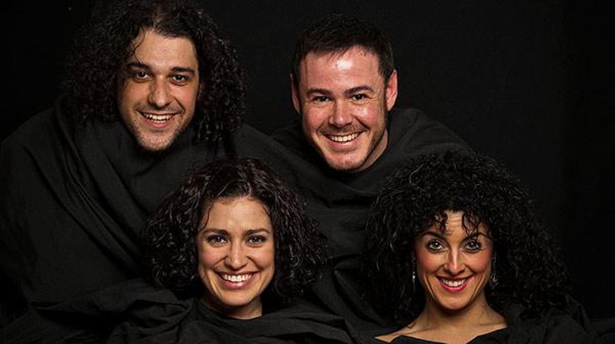 Els intèrprets del musical ’Over the moon’ canten en acústic la cançó ’Seasons of love’.