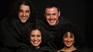 Els intèrprets del musical ’Over the moon’ canten en acústic la cançó ’Seasons of love’.