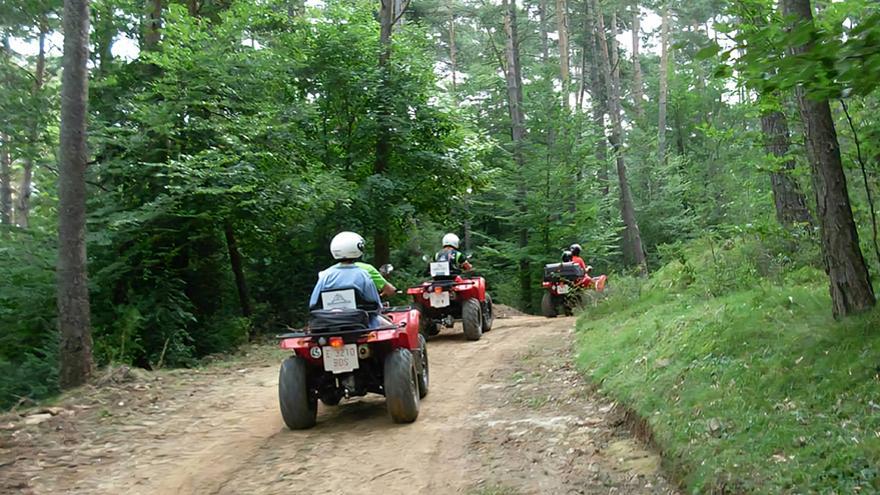 Quads en ruta per la serra. Foto: Quads de Pagès
