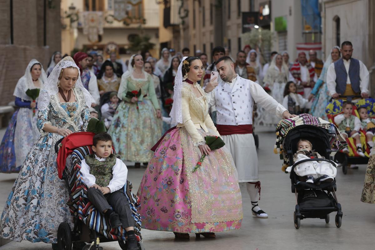 Todas las fotos de la ofrenda del 18 de marzo por la calle San Vicente hasta la 19:30 horas Todas las fotos de la ofrenda del 18 de marzo por la calle San Vicente hasta la 19:30 horas