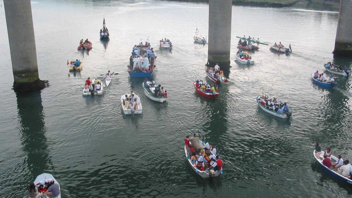 Procesión festiva de la Barca, en Navia.