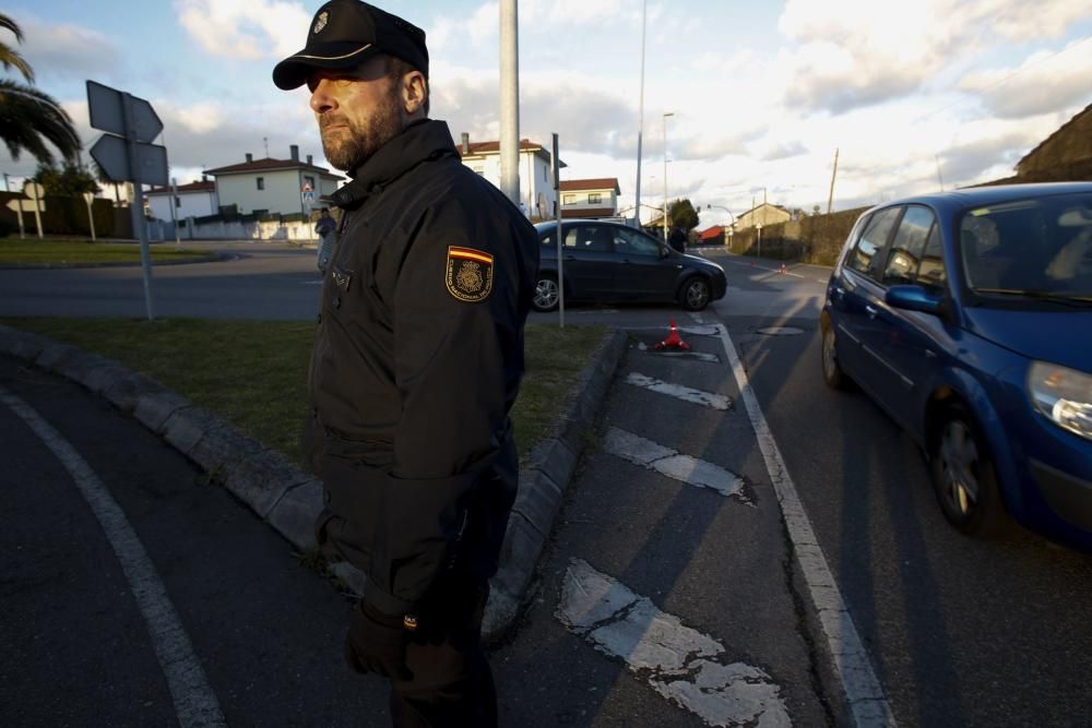 Control de la Policía Nacional en Avilés