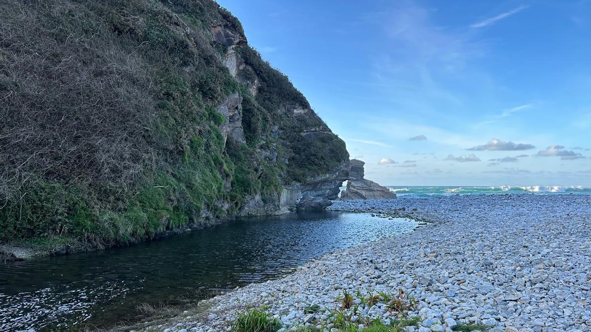 La playa de Valdés donde es posible viajar en el tiempo e imaginar la gran colisión que generó el continente Pangea