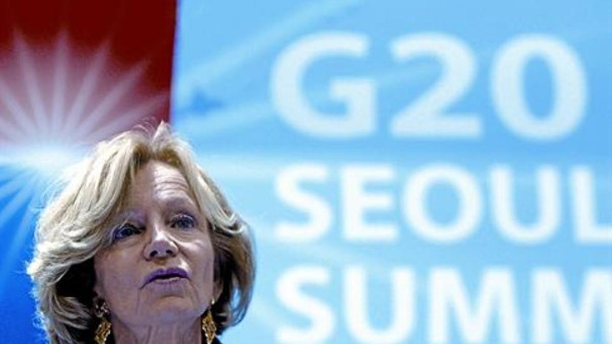 Salgado comparece ante la prensa para explicar la cumbre del G-20, ayer en Seúl.