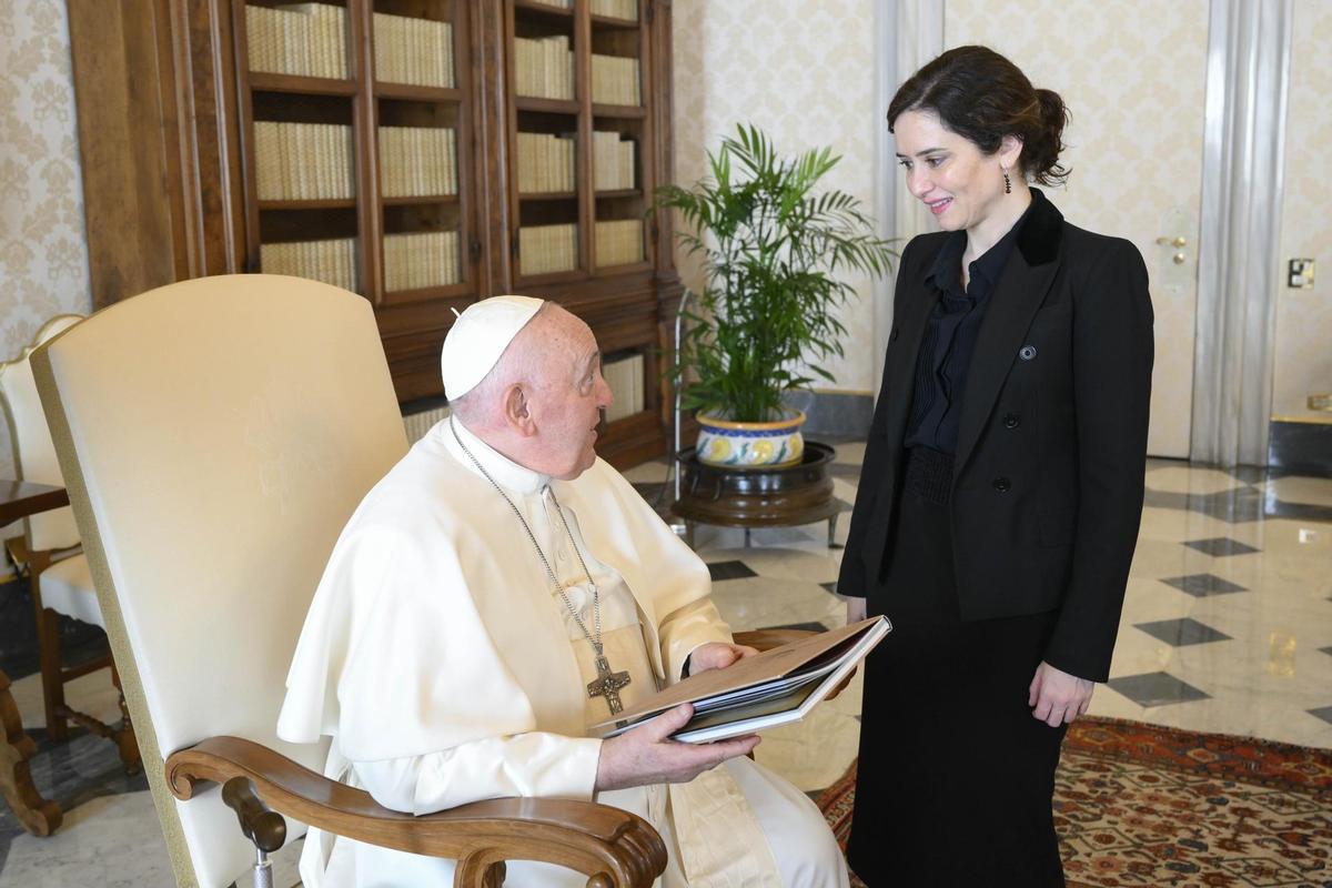 El Papa recibe cinco días antes de viajar a España a Ayuso, que acude a  Roma con "alegría" y una mirada "occidental, humana y cristiana"