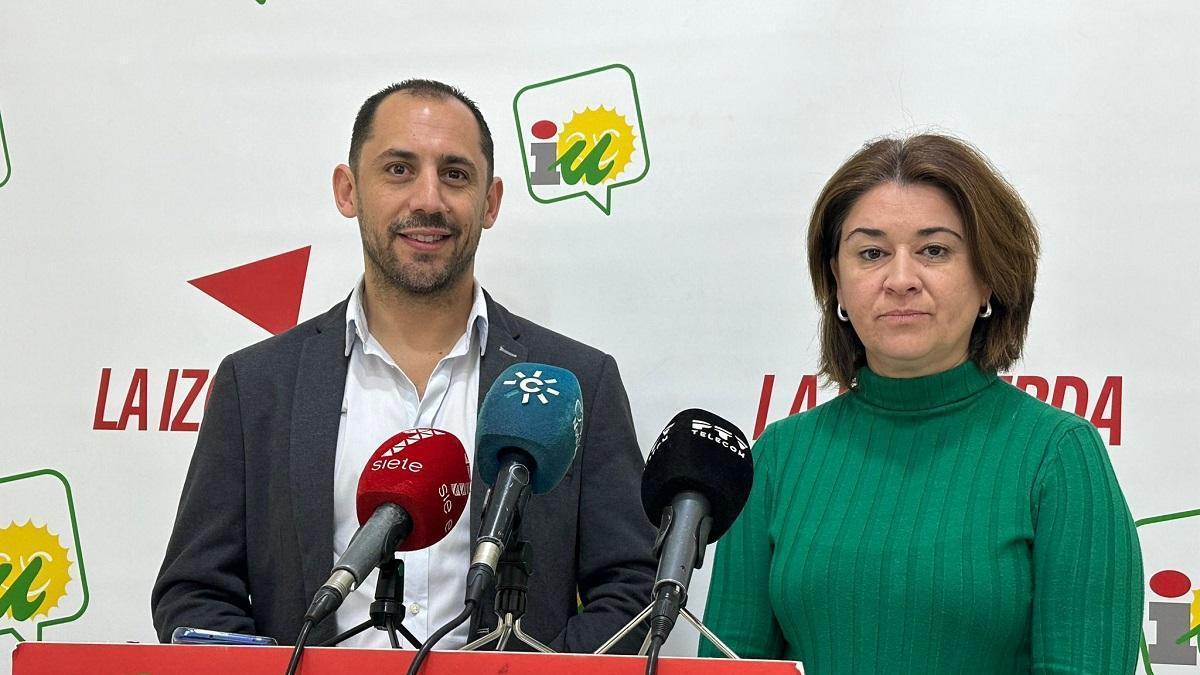 Sebastián Pérez  e Irene Ruiz, durante su comparecencia.