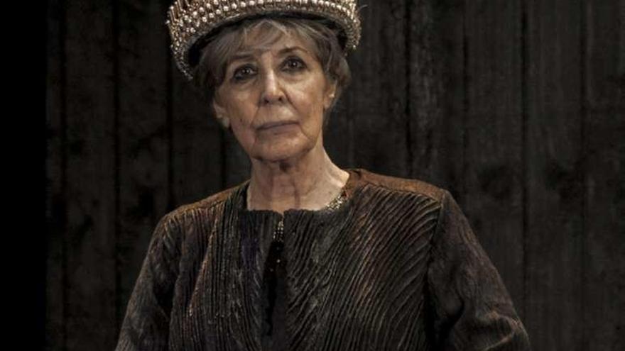 La actriz Concha Velasco caracterizada como Juana la Loca.