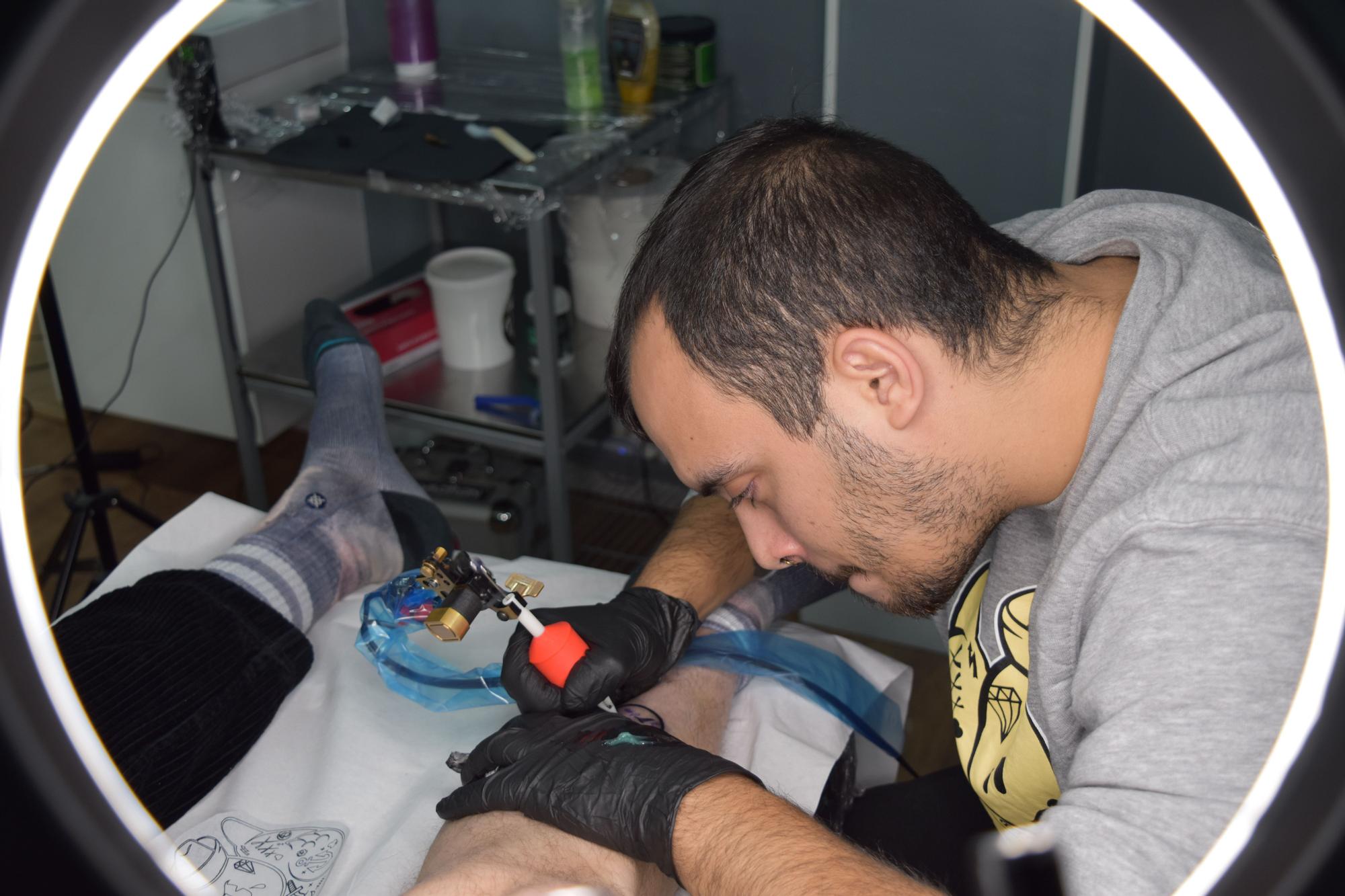 Maratón solidario de tatuajes