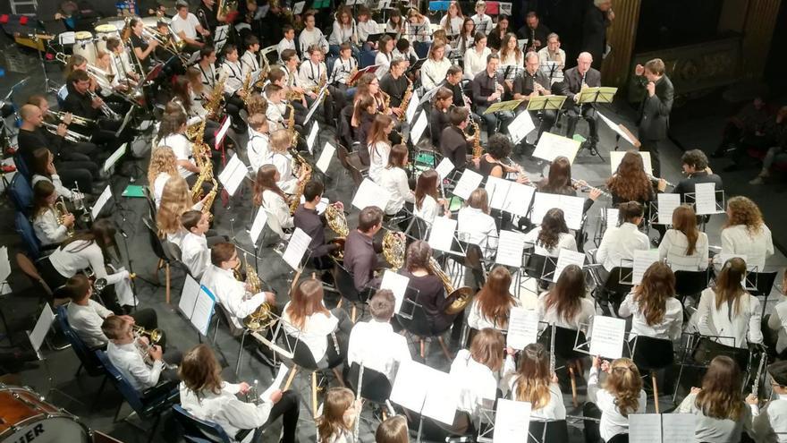 La Banda de la UMB dedica el concert de Santa Cecília a les músiques del Super3