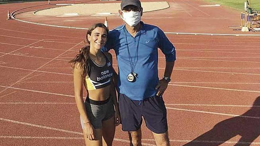 Daniela García y su entrenador Carlos Ruiz, en el Príncipes.