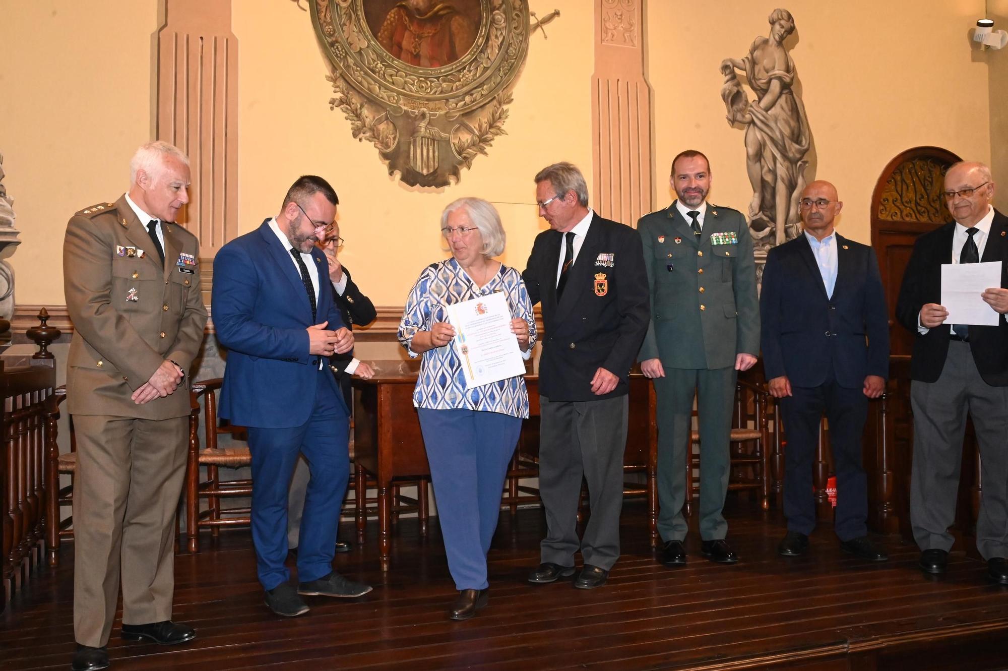 FOTOGALERÍA I La Real Hermandad de Veteranos de las Fuerzas Armadas y la Guardia Civil reconoce a voluntarios en Vila-real