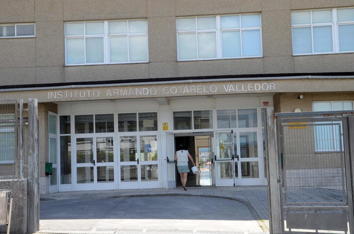 Entrada principal del Cotarelo Valledor.
