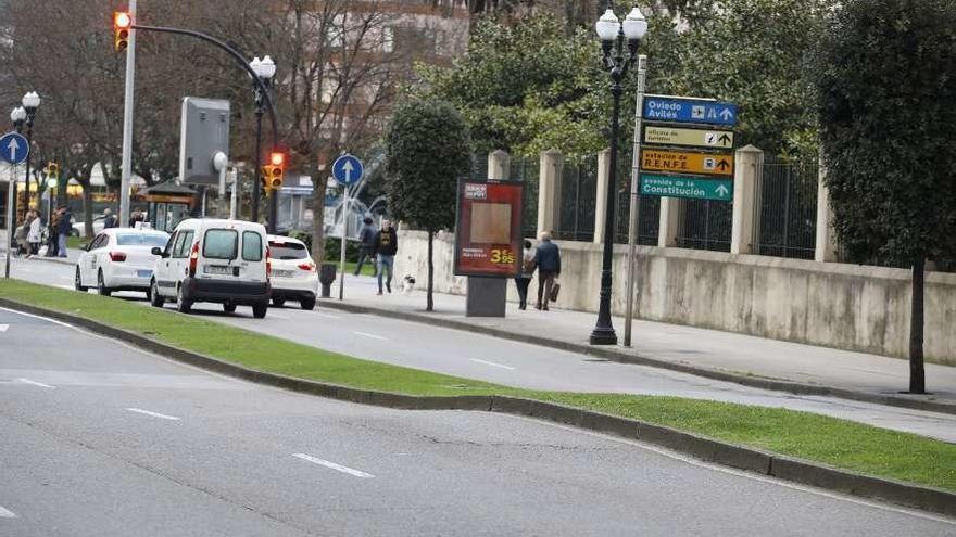 Hundimientos del subsuelo en la avenida de la Costa, junto a la plaza de Europa.