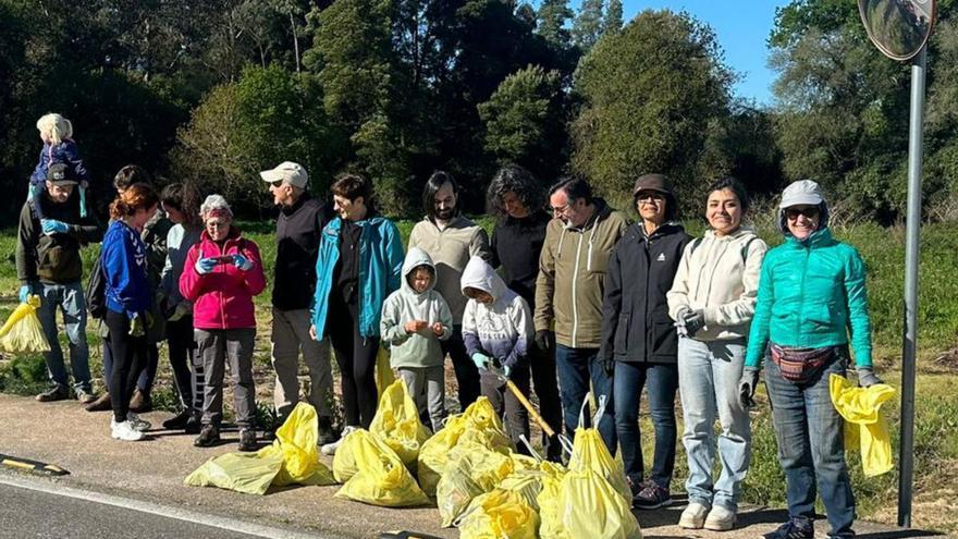 Voluntarios volven organizar unha xornada de limpeza da natureza