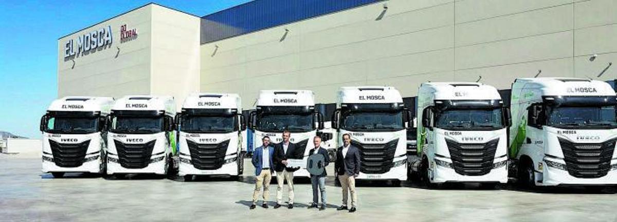 Transportes El Mosca renueva su flota con vehículos propulsados por GNL de IVECO