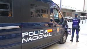 Archivo - Furgoneta de la Policía Nacional.
