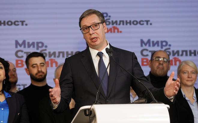 El presidente serbio Vui anuncia que dimitirá "en semanas" y Serbia irá a elecciones anticipadas