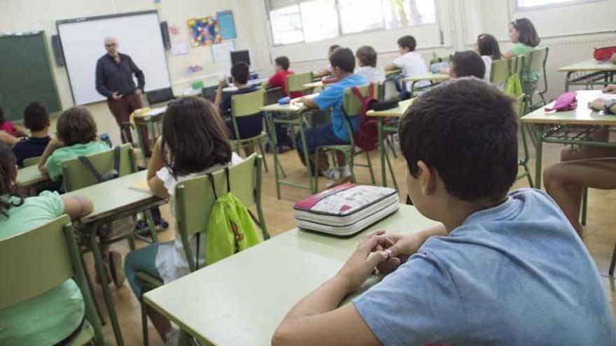 El comienzo del curso se inicia en Extremadura con normalidad, según la consejera